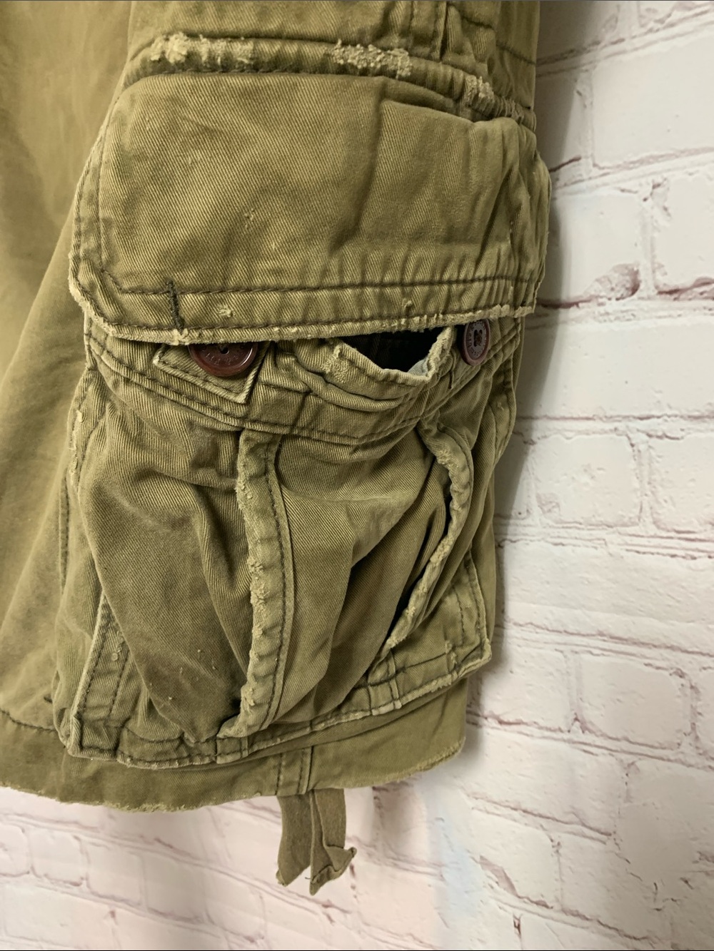 Vtg Abercrombie & Fitch Olive Distressed Cargo Paratrooper Y2K Shorts Size 33 - Picture 7 of 8